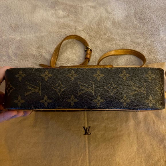 Louis Vuitton Black and Brown Monogram Messenger Bag - Picture 2 of 8